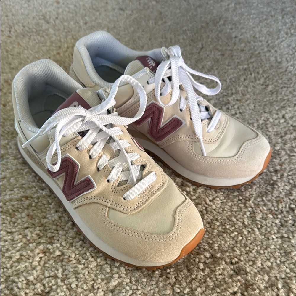 New Balance 574 Womens Sneaker in pink and cream, U.S. women’s sz 7